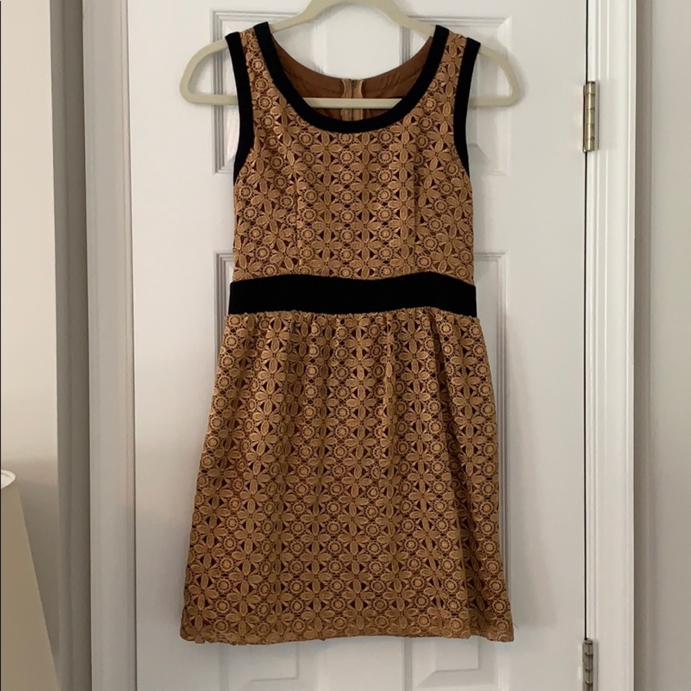 Forever 21 dress sleeveless lace